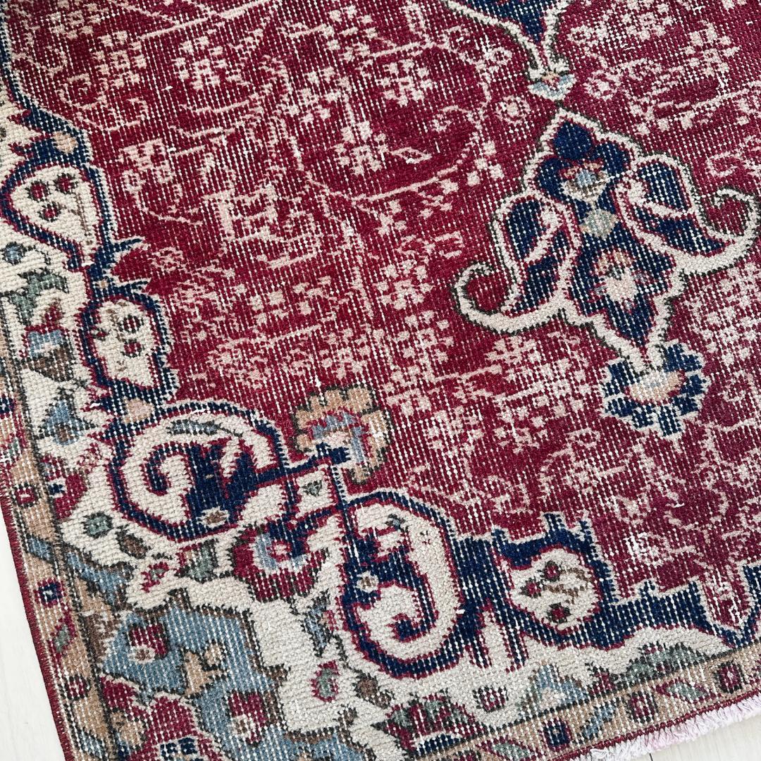 トルコ ヴィンテージラグ A132 レア レッド ネイビー ペールブルー