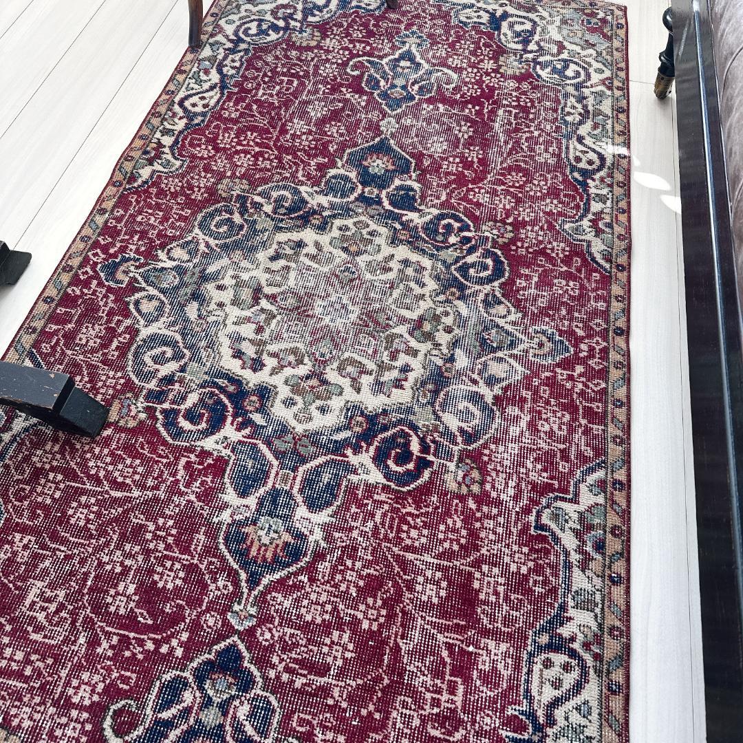 トルコ ヴィンテージラグ A132 レア レッド ネイビー ペールブルー