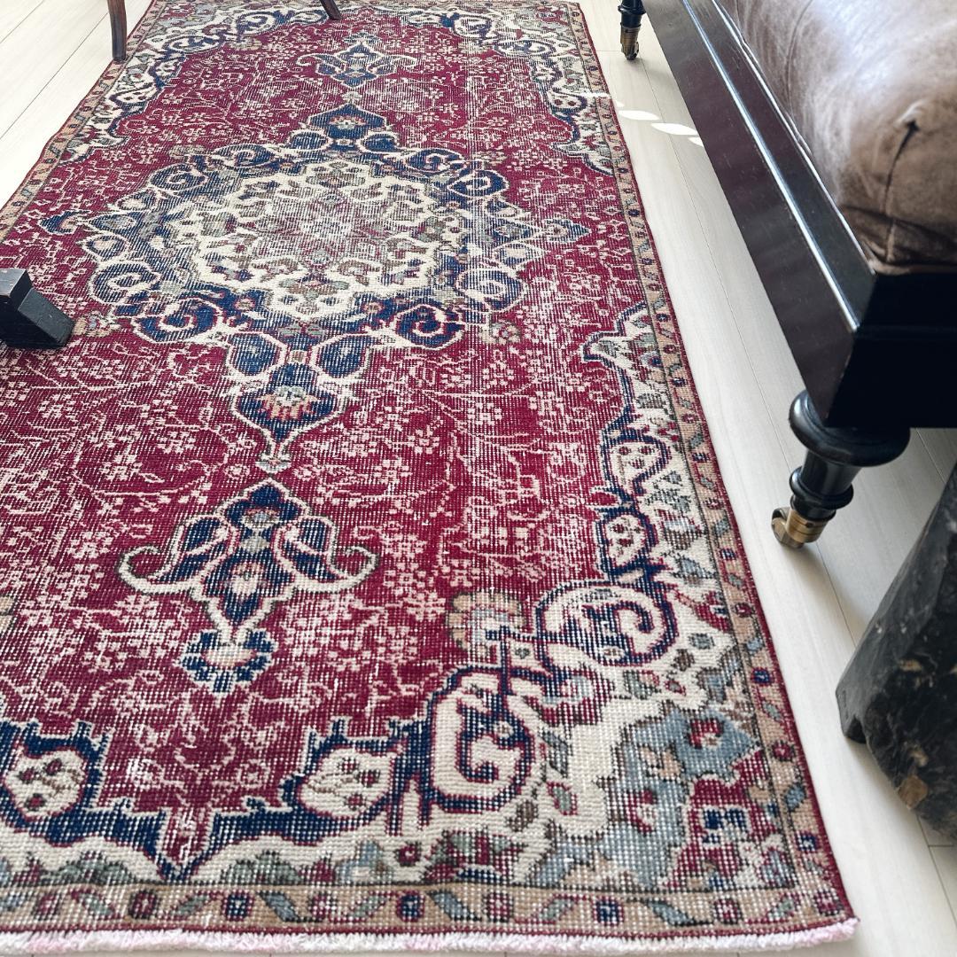 トルコ ヴィンテージラグ A132 レア レッド ネイビー ペールブルー