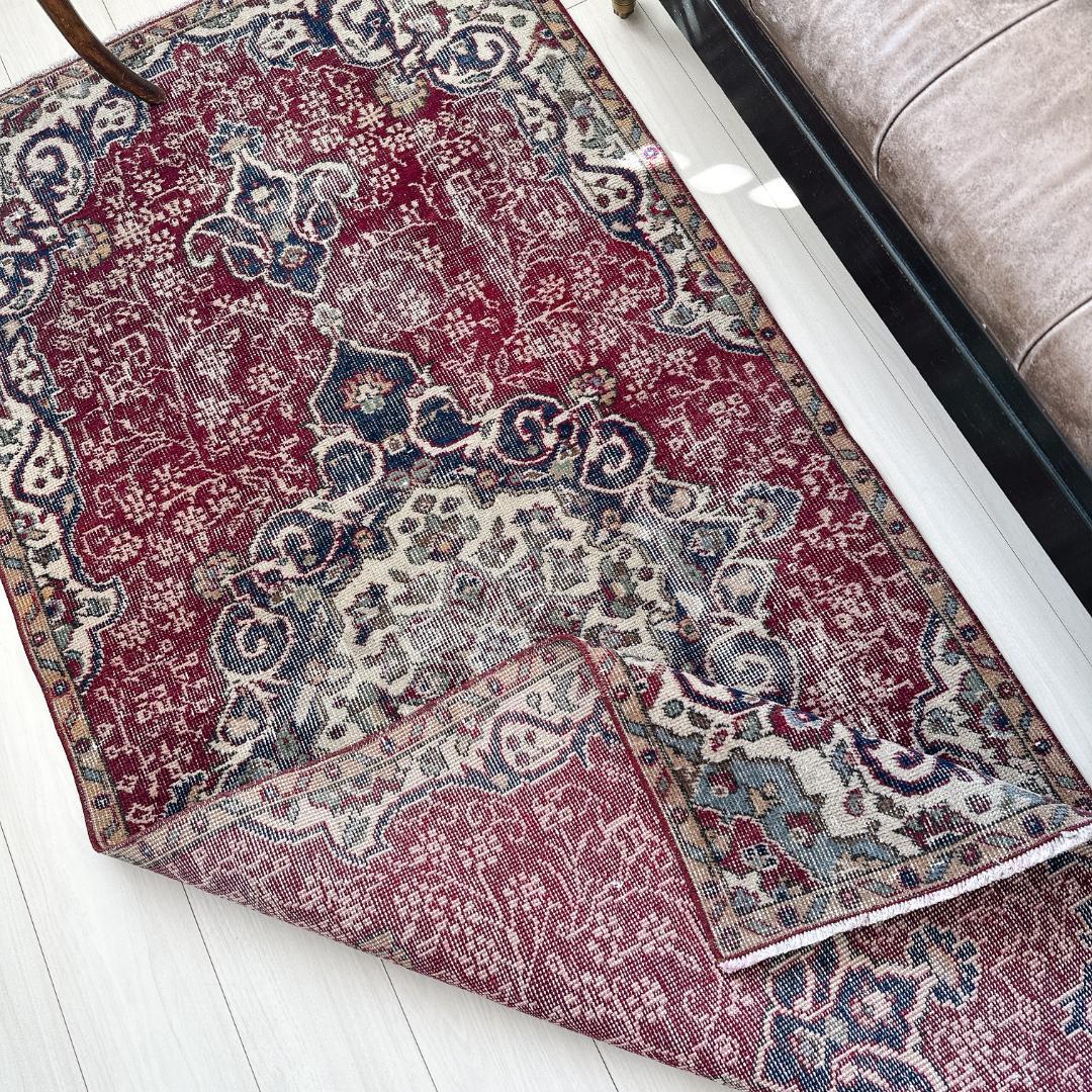 トルコ ヴィンテージラグ A132 レア レッド ネイビー ペールブルー