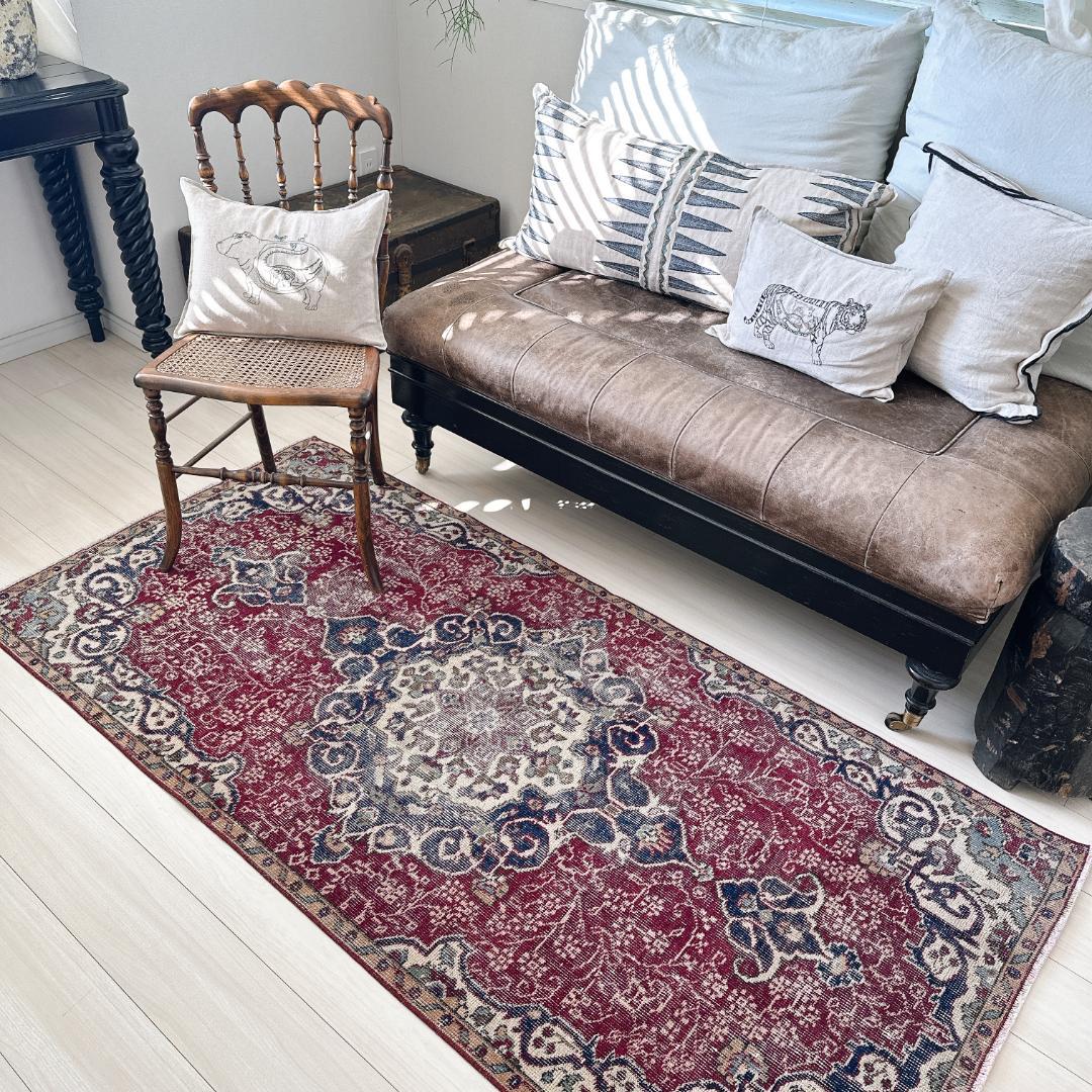 トルコ ヴィンテージラグ A132 レア レッド ネイビー ペールブルー