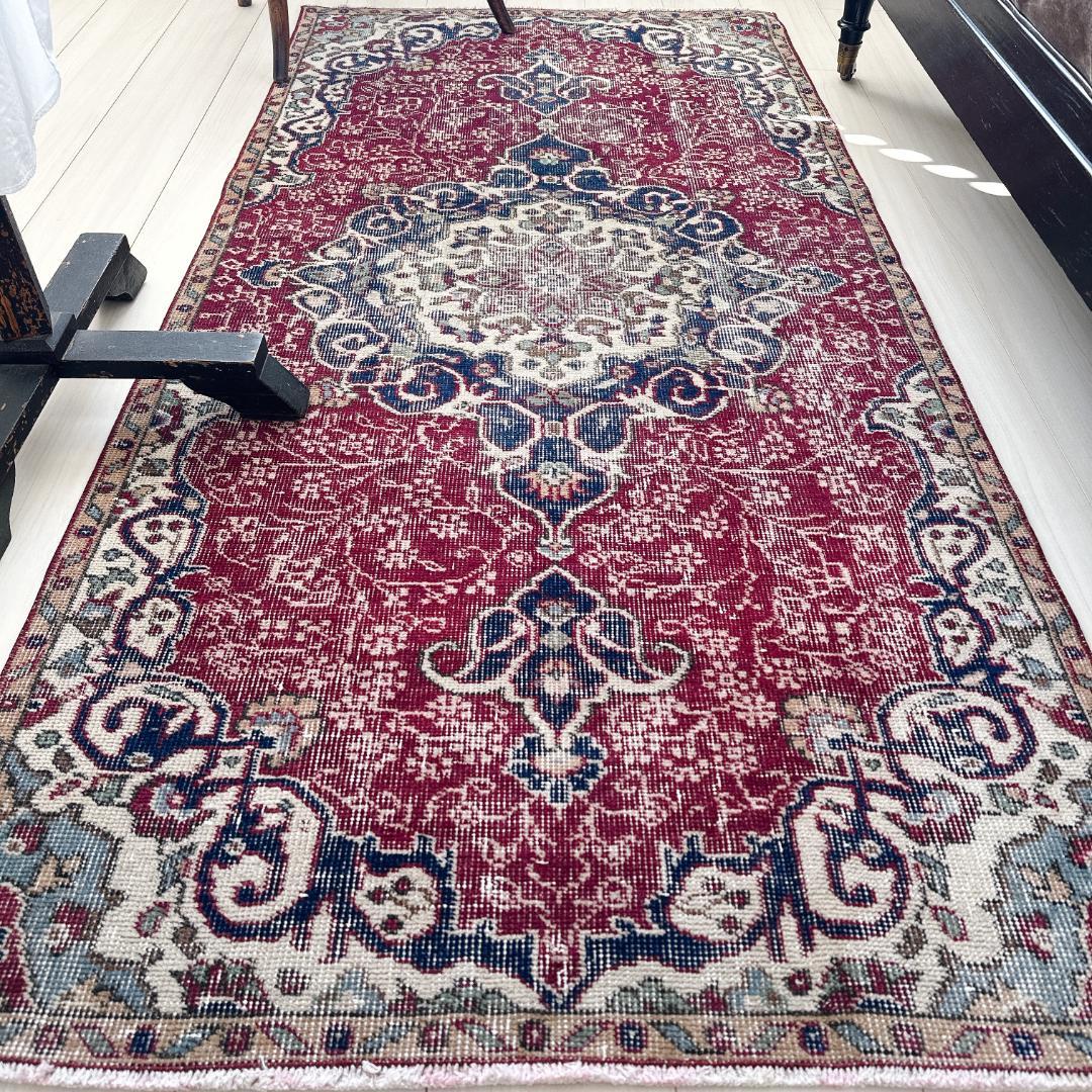 トルコ ヴィンテージラグ A132 レア レッド ネイビー ペールブルー