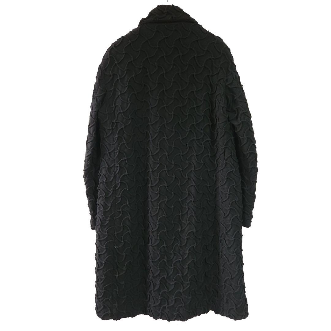 01aw ISSEY MIYAKE 立体刺繍 ウール縮絨コート ブラック