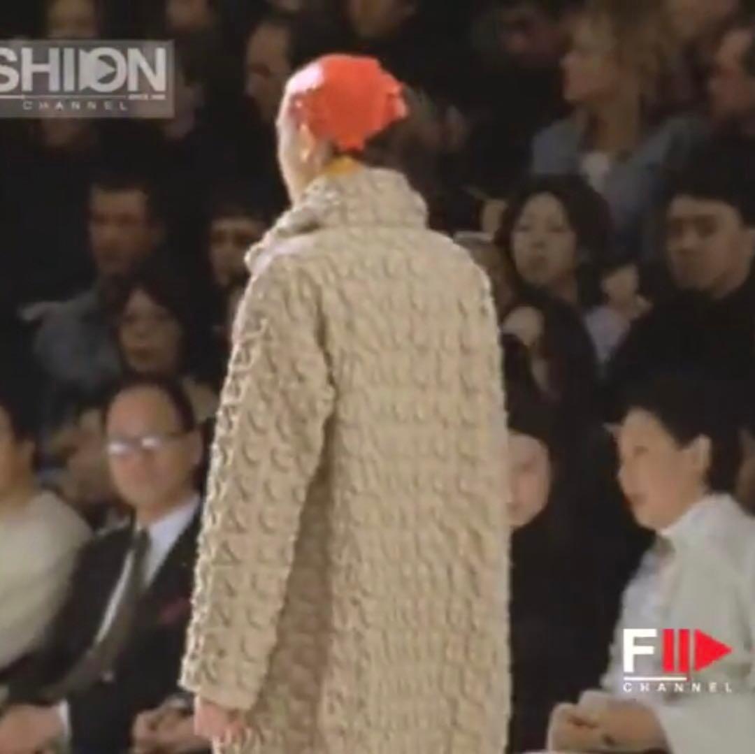 01aw ISSEY MIYAKE 立体刺繍 ウール縮絨コート ブラック