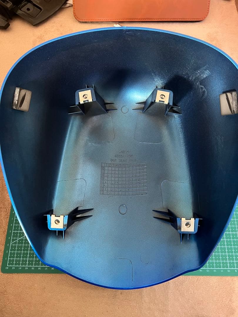 スズキ隼2型用　NEXRAYガーボンドライ シングルシートカバー