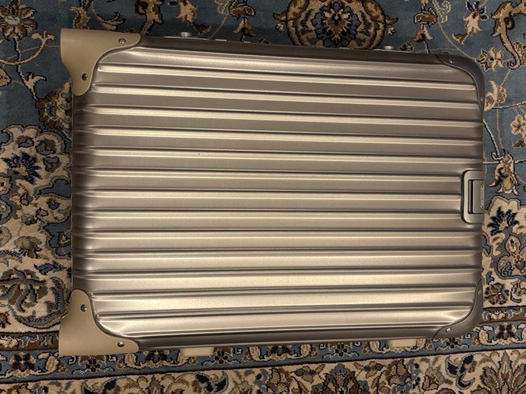 リモワトパーズ　シャンパンゴールド　チタニウム 32L 美品　２輪　RIMOWA
