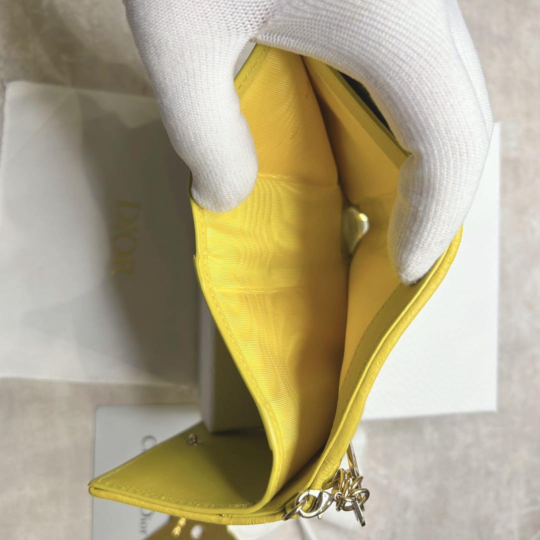 美品 ディオール イエロー キルティング 三つ折り 財布 ロゴ チャーム 人気