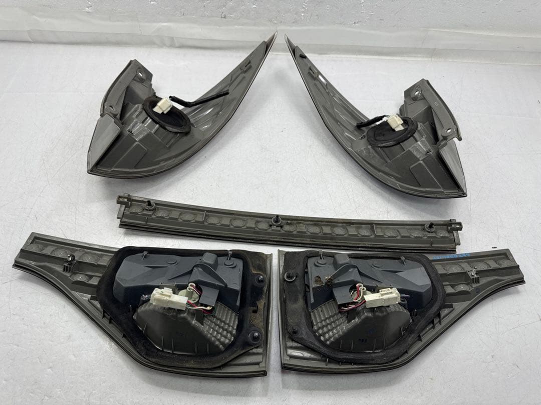 エスティマ ハイブリッド AHR20W 純正 左右セット 5台 テールランプ