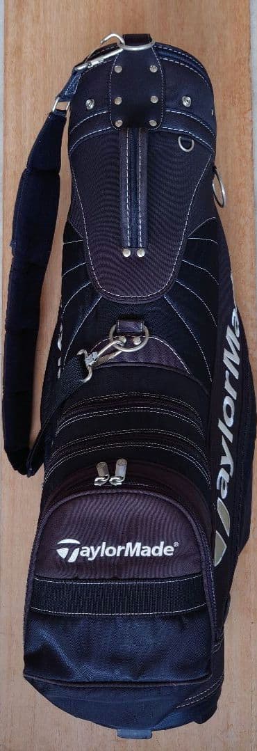 TaylorMade ゴルフバッグ 黒 赤内側