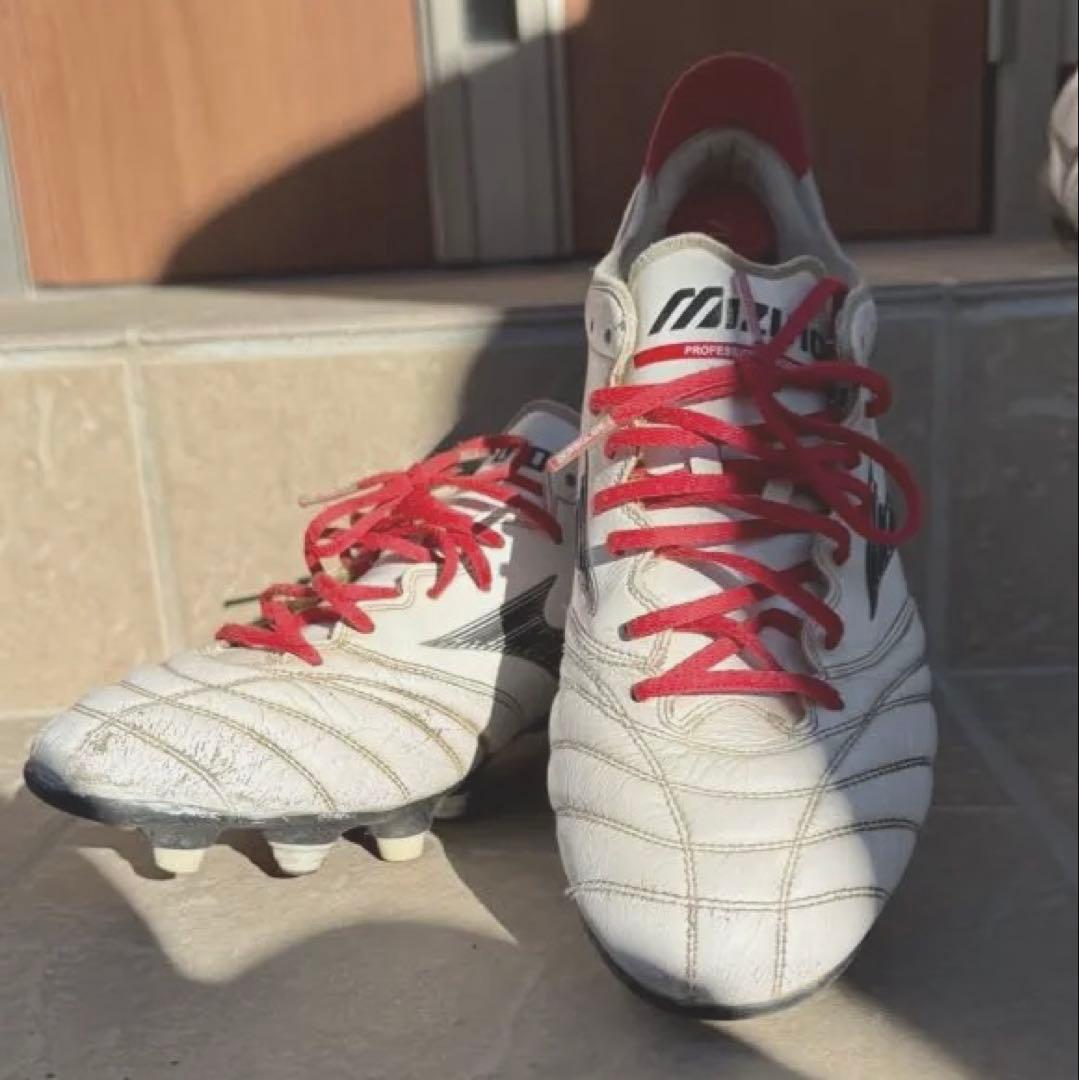 ミズノMORELIA NEO スパイクシューズ ホワイト/レッド