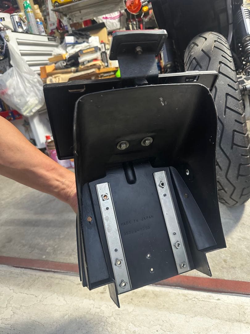 ゼファー400c2 純正ナンバープレートホルダー