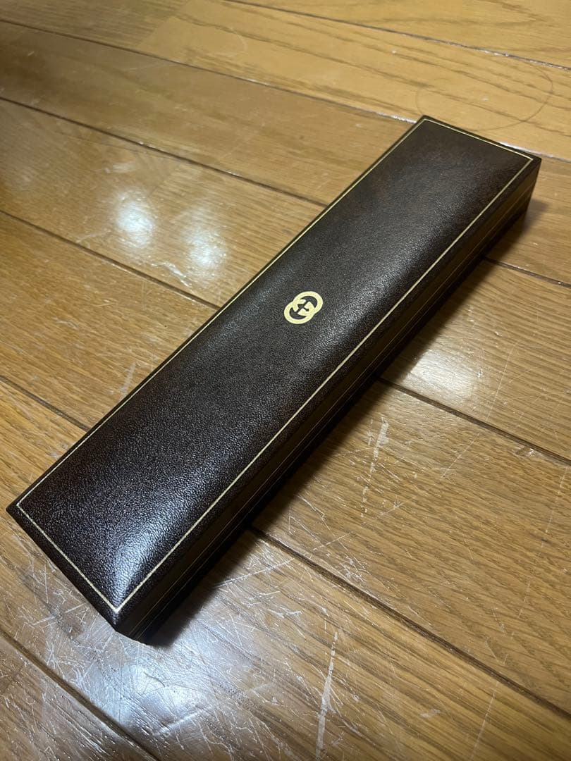 GUCCI ブラックレザー アナログ腕時計