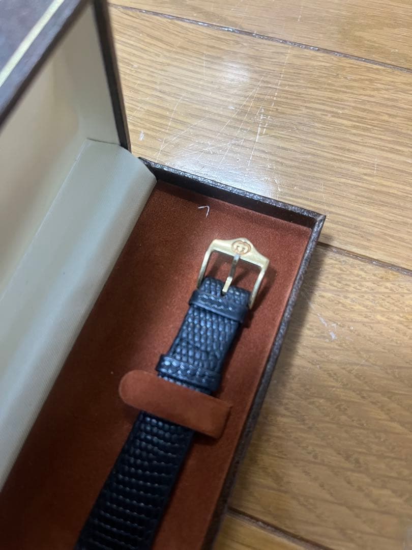 GUCCI ブラックレザー アナログ腕時計