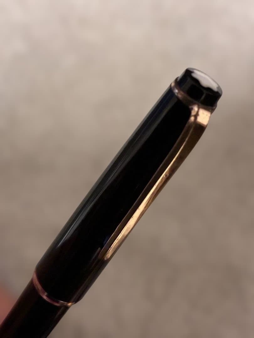 ◾️MONT BLANC ◾️モンブラン 万年筆 No.32◾️黒色／金色◾️