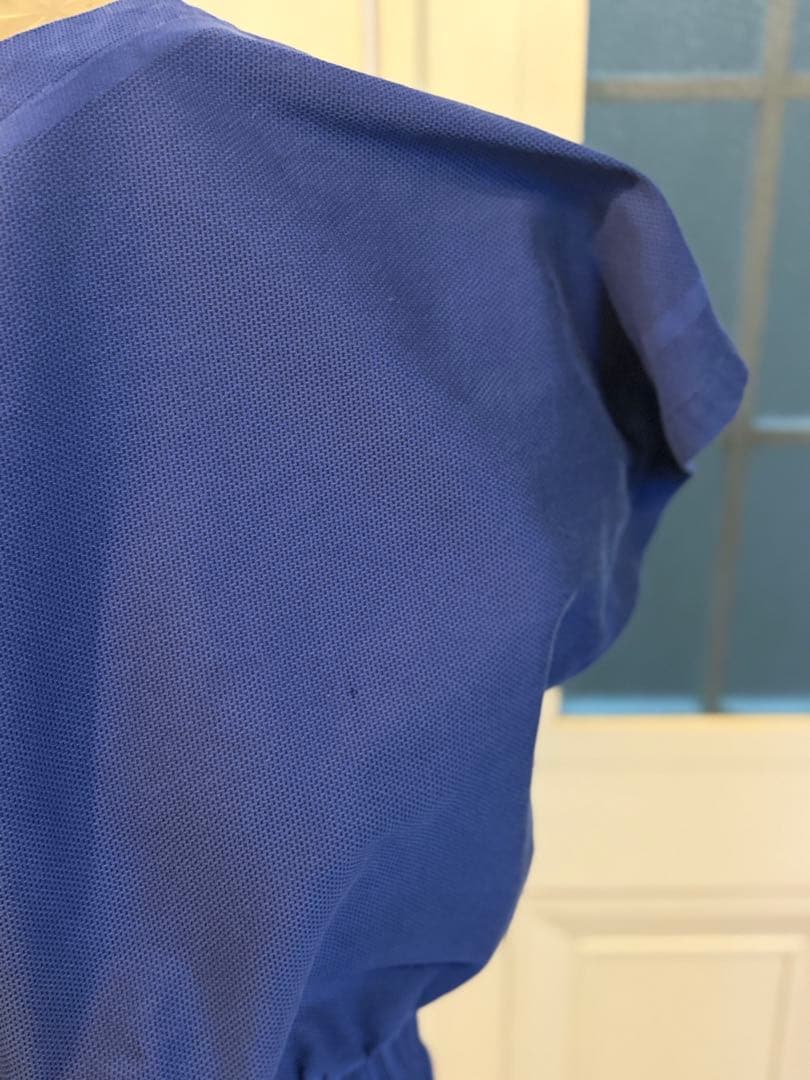 エイポックエイブル　青トップス