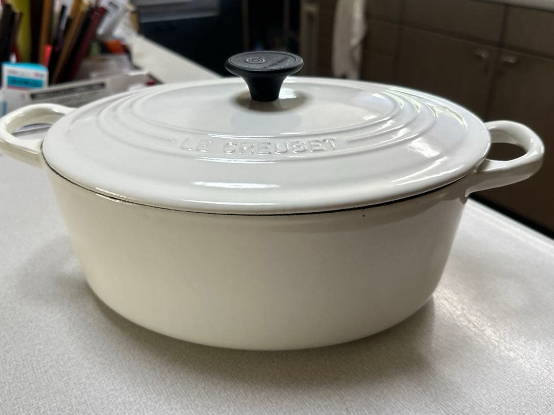 ☆ル・クルーゼ　オーバル両手鍋　25㎝　 ホワイト