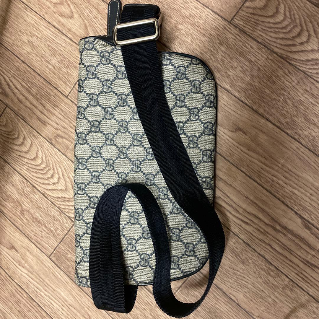 GUCCI GGキャンバス ボディバッグ