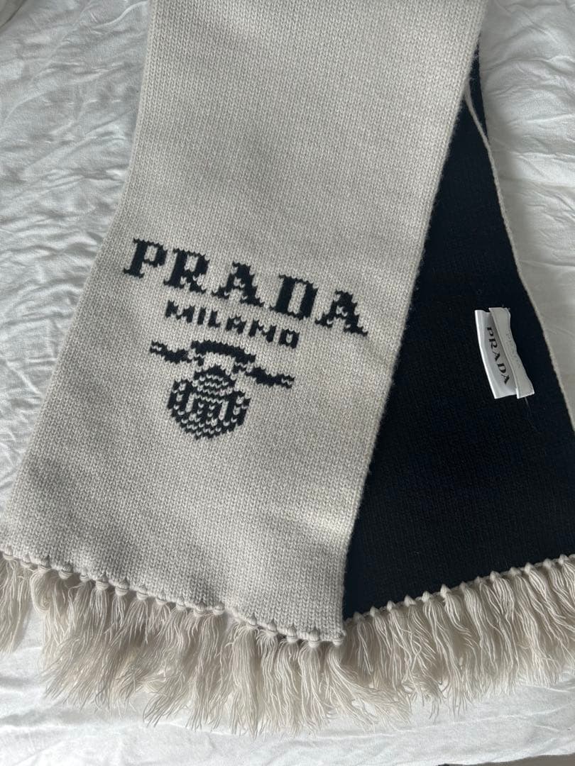 PRADA ロゴ入りマフラー グレー/ブラック
