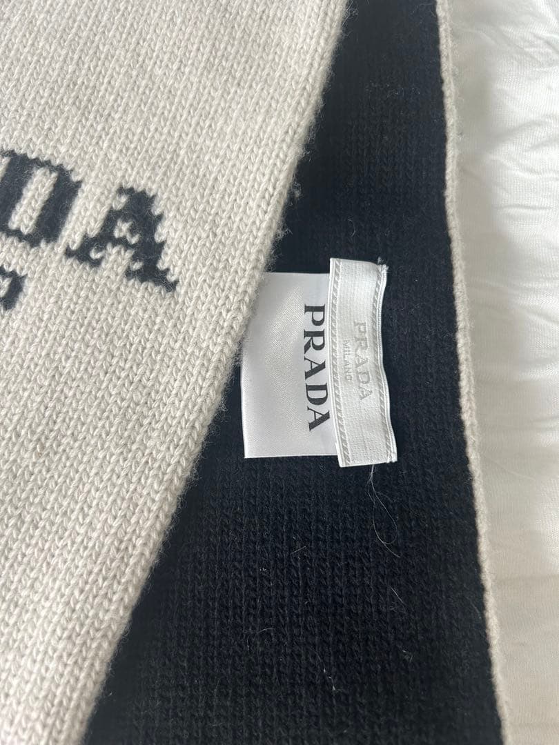 PRADA ロゴ入りマフラー グレー/ブラック