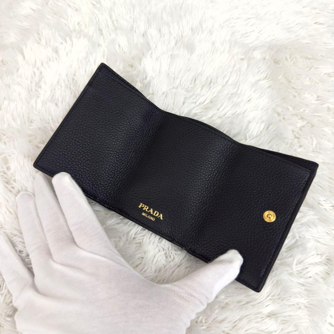 新品同様⭐️PRADA プラダ 三つ折り シボ革 ゴールド金具 財布 レザー