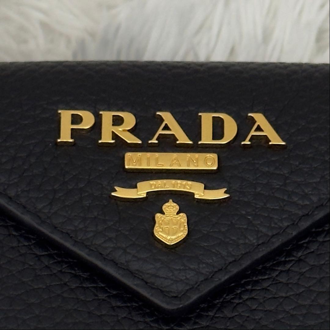 新品同様⭐️PRADA プラダ 三つ折り シボ革 ゴールド金具 財布 レザー