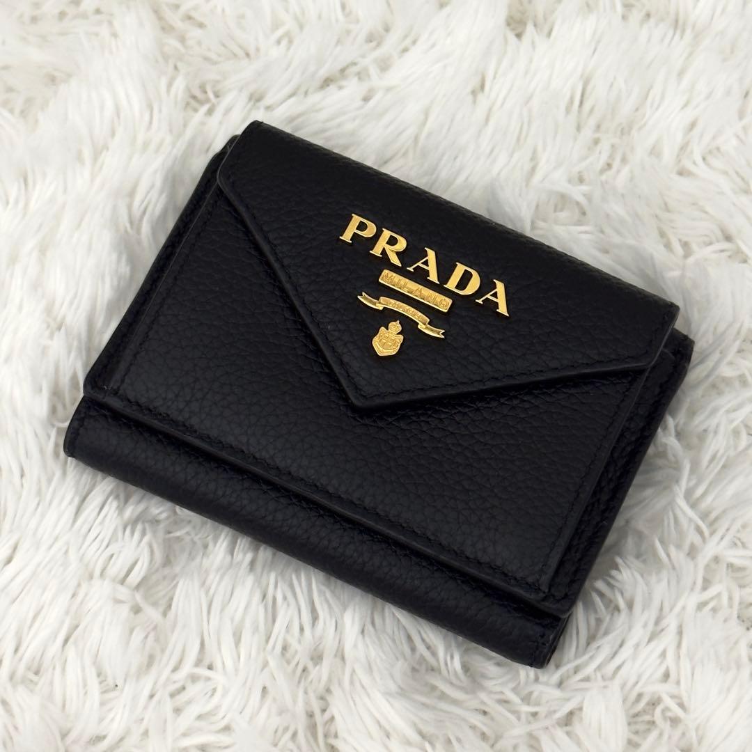 新品同様⭐️PRADA プラダ 三つ折り シボ革 ゴールド金具 財布 レザー