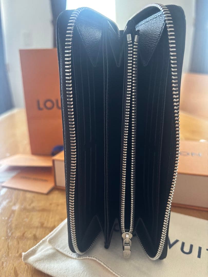 ジッピーウォレットエピ 長財布M61857