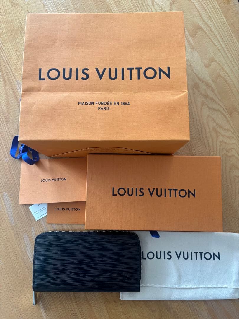 ジッピーウォレットエピ 長財布M61857