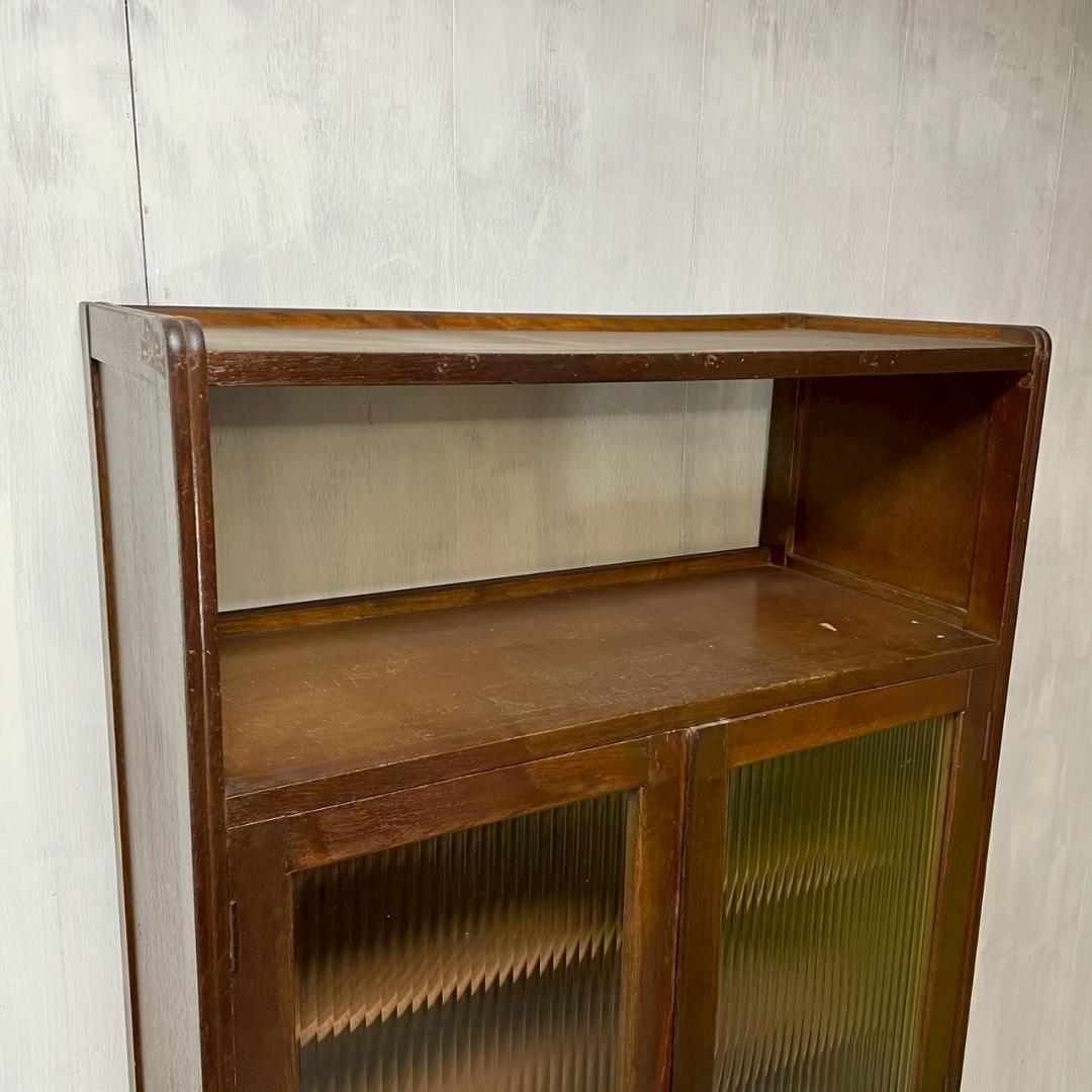 ヴィンテージ ガラスキャビネット モールガラス 本棚 食器棚 古家具 木製