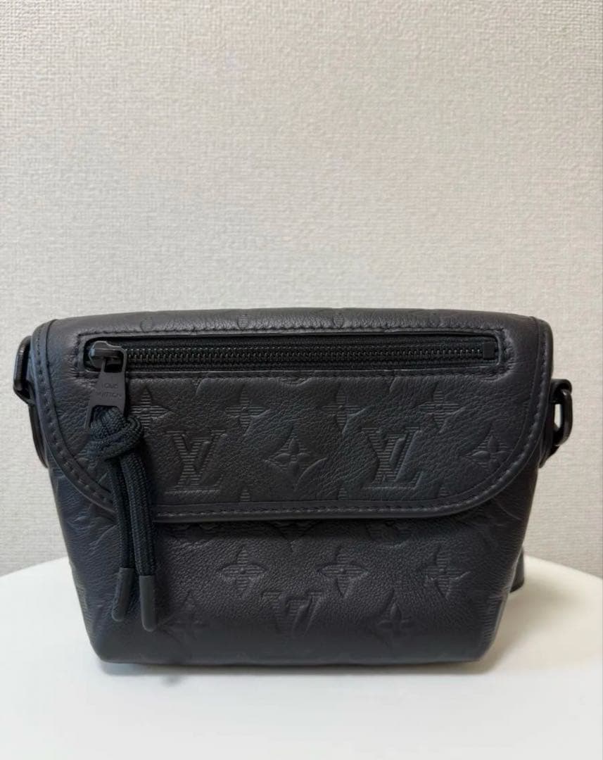 reo *〈美品〉ルイヴィトン パルス・ウェアラブルウォレット