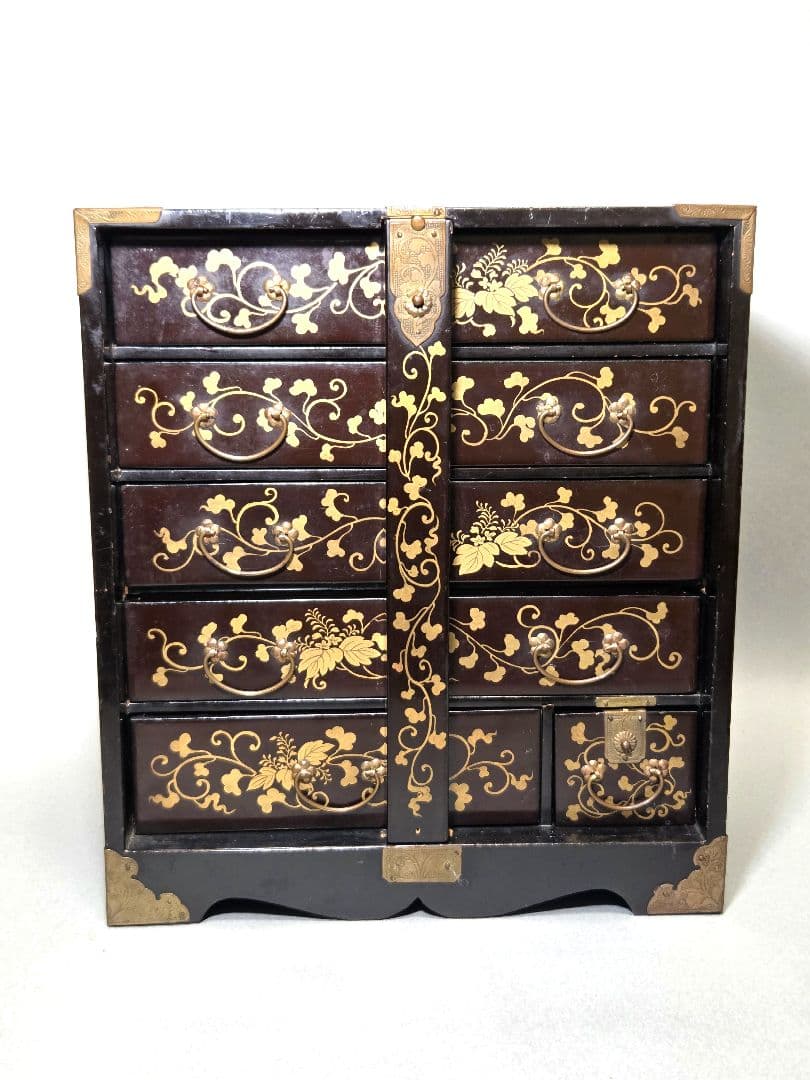 古い大きな雛道具　蒔絵の立派な箪笥