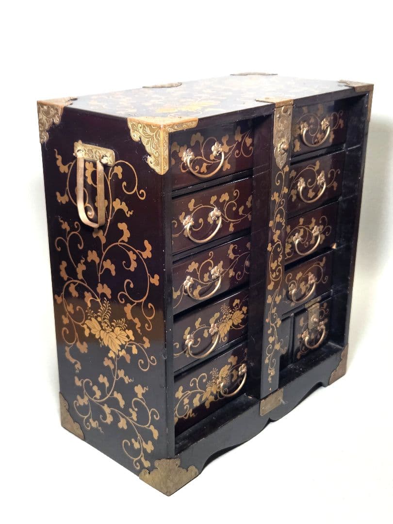 古い大きな雛道具　蒔絵の立派な箪笥