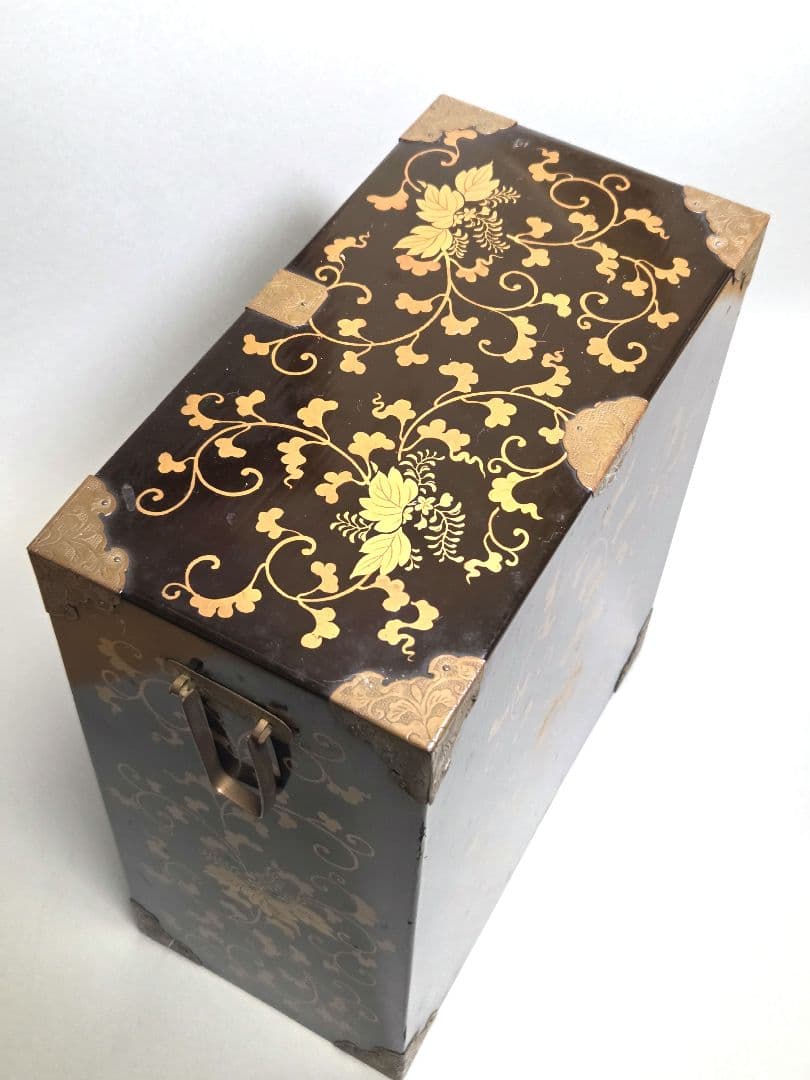 古い大きな雛道具　蒔絵の立派な箪笥