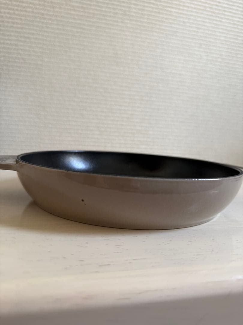 【新品未使用】STAUB ミナペルホネン　ラウンドホットプレート　リネン20㎝