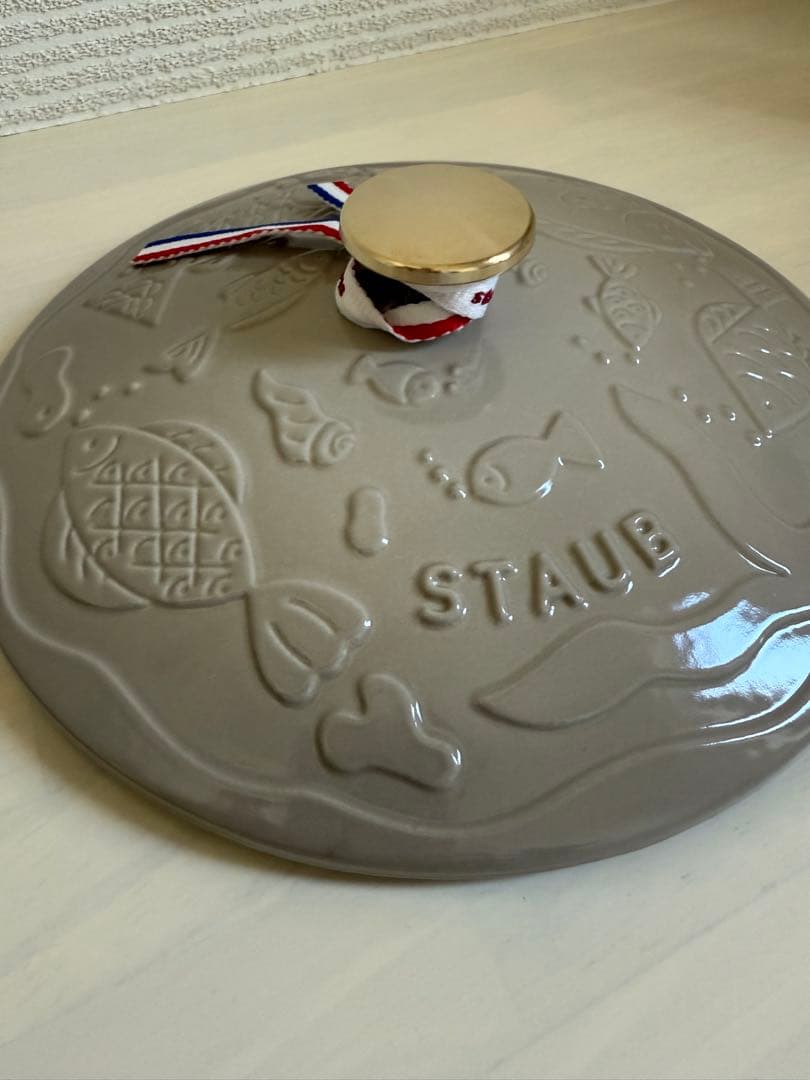 【新品未使用】STAUB ミナペルホネン　ラウンドホットプレート　リネン20㎝