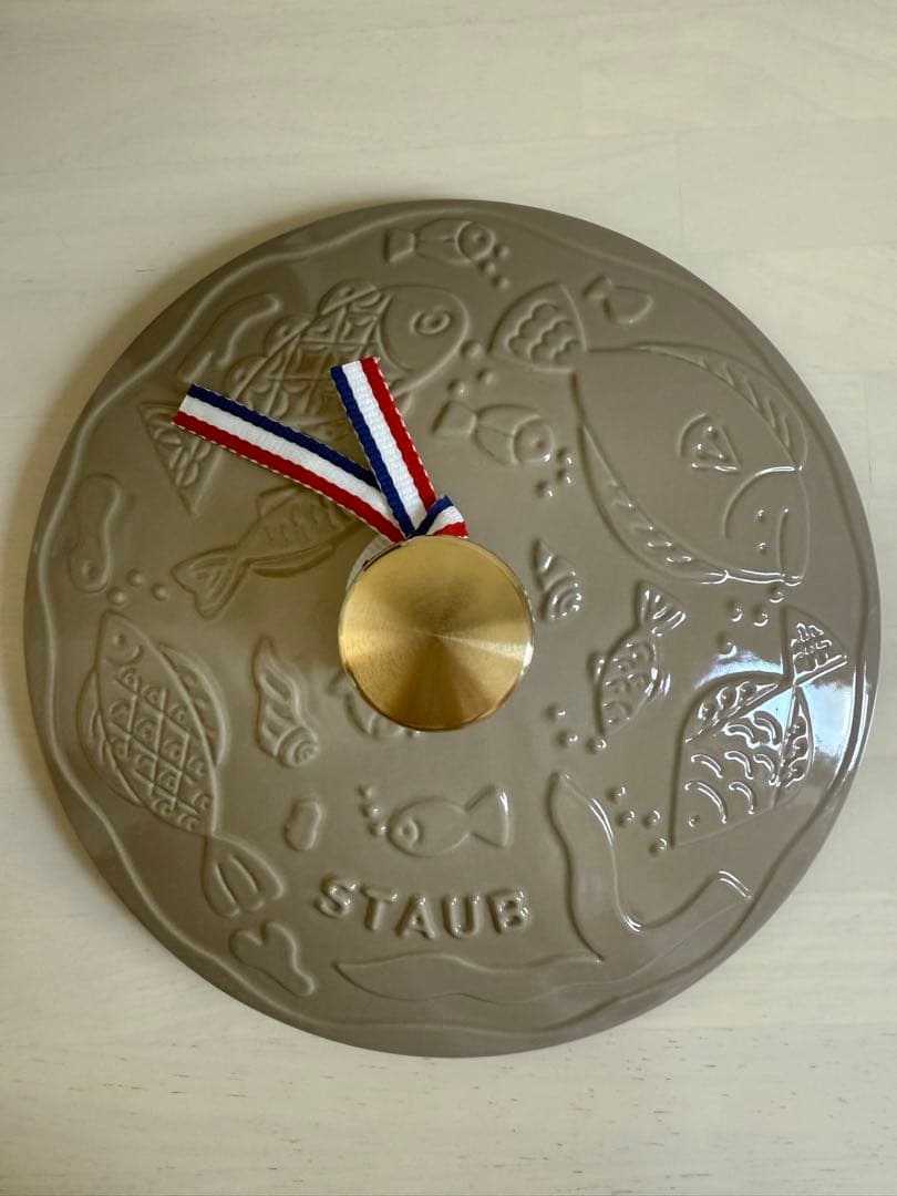 【新品未使用】STAUB ミナペルホネン　ラウンドホットプレート　リネン20㎝