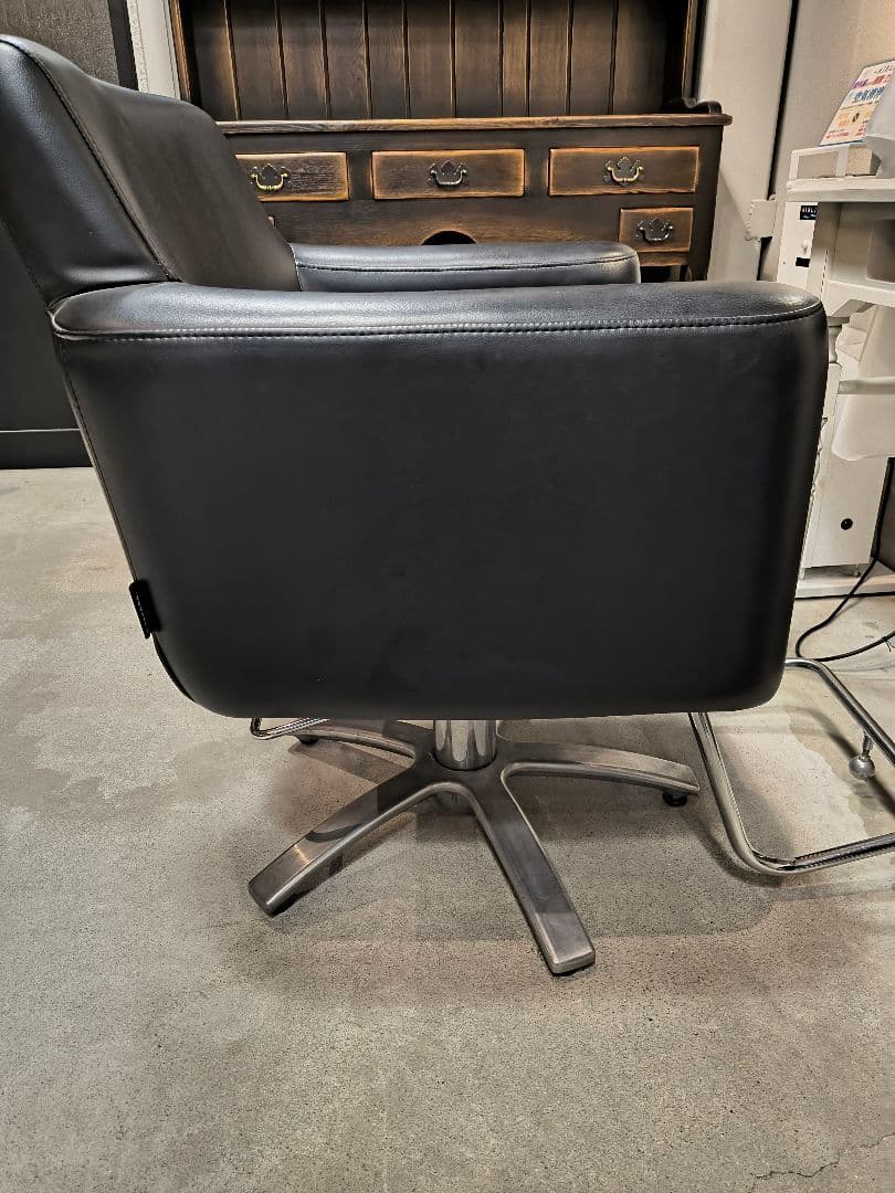 タカラベルモント　カット椅子　スタイリングチェア　カットイス　黒