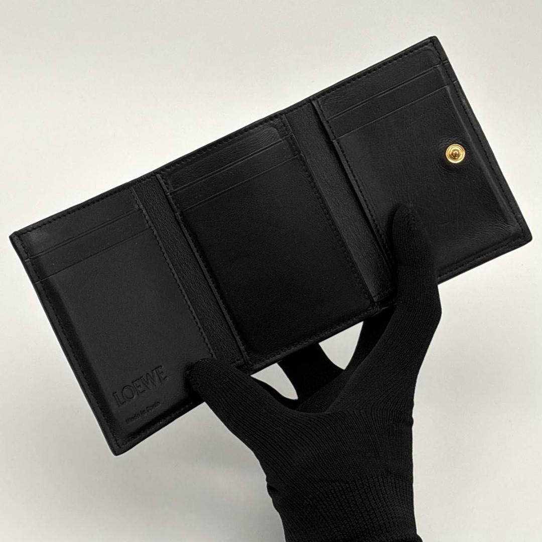 極美品 ロエベ 三つ折り財布 アナグラム 黒 金 レザー コンパクト レザー