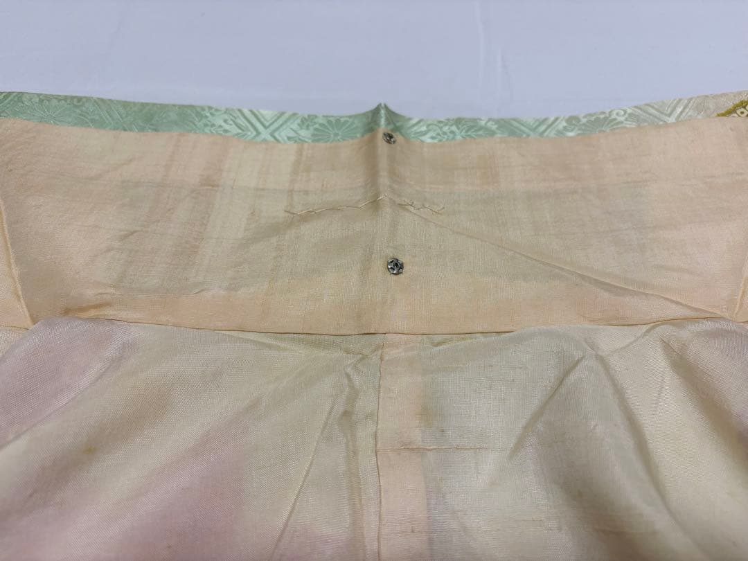 A5 レトロ 蝶に花々 刺繍 金銀彩 薄緑 正絹 袷 振袖 着物 成人式 K19