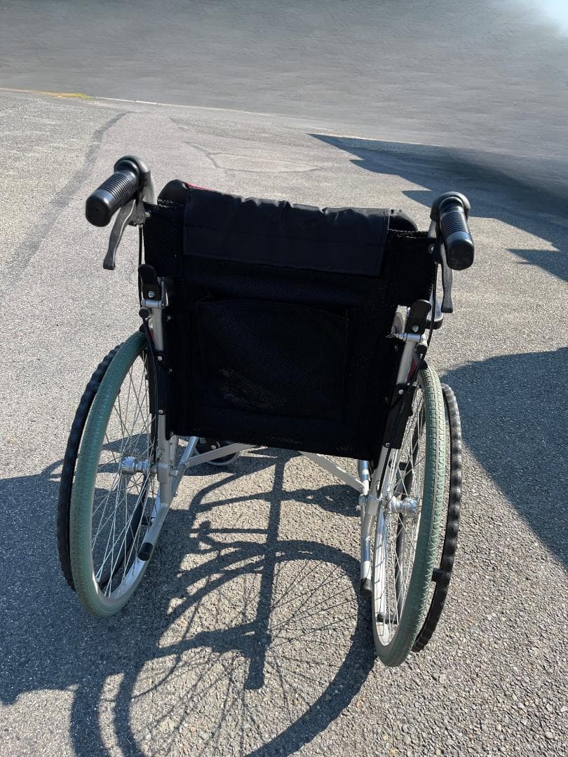 自走式 車椅子 軽量 折りたたみ式 ノーパンクタイヤ【京都　引き取り】