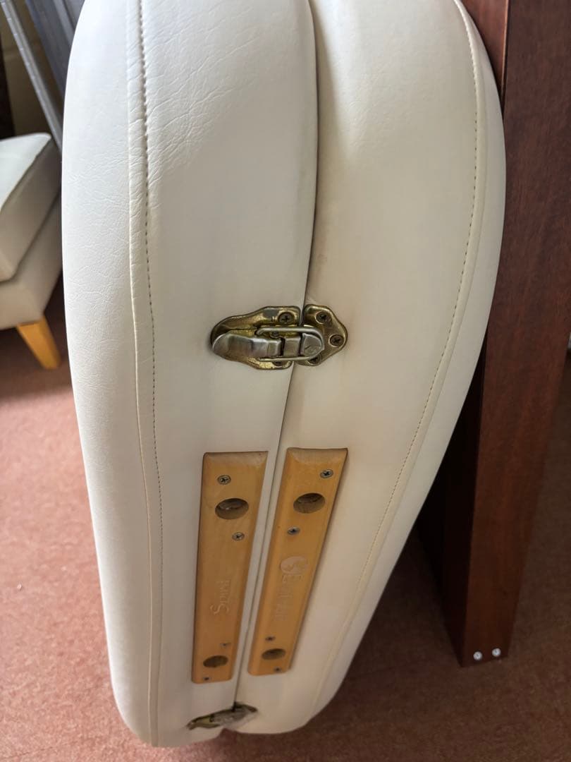 アースライト社製　マッサージベッド