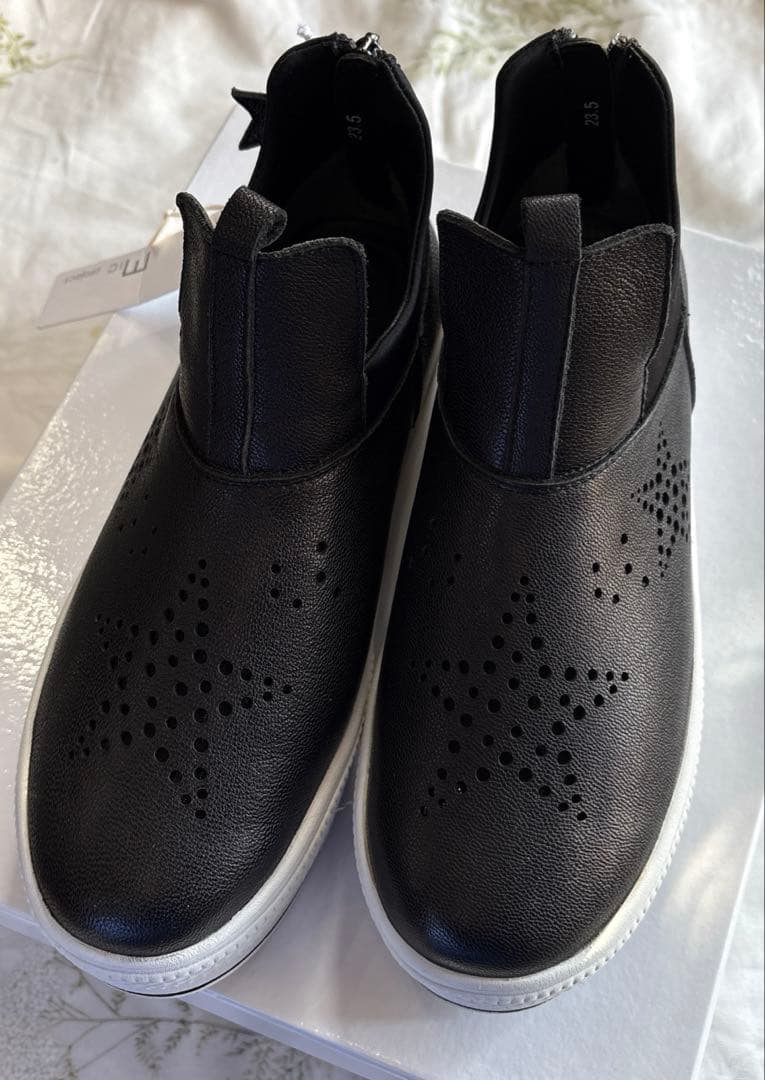 SENSO UNICO t.b レザースニーカ　23.5 新品(タグ付き)