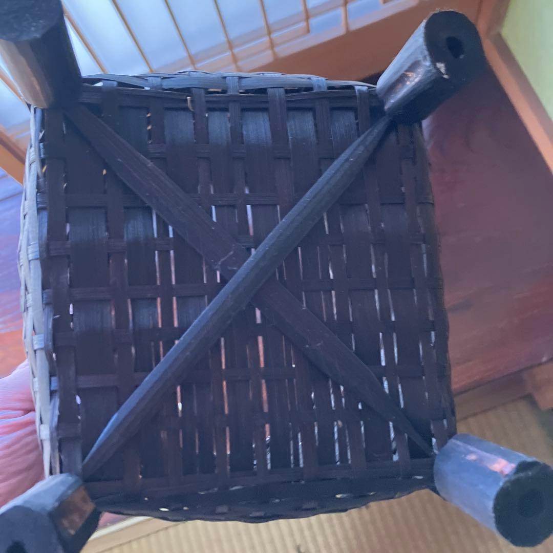 脚付きダークブラウンバスケット