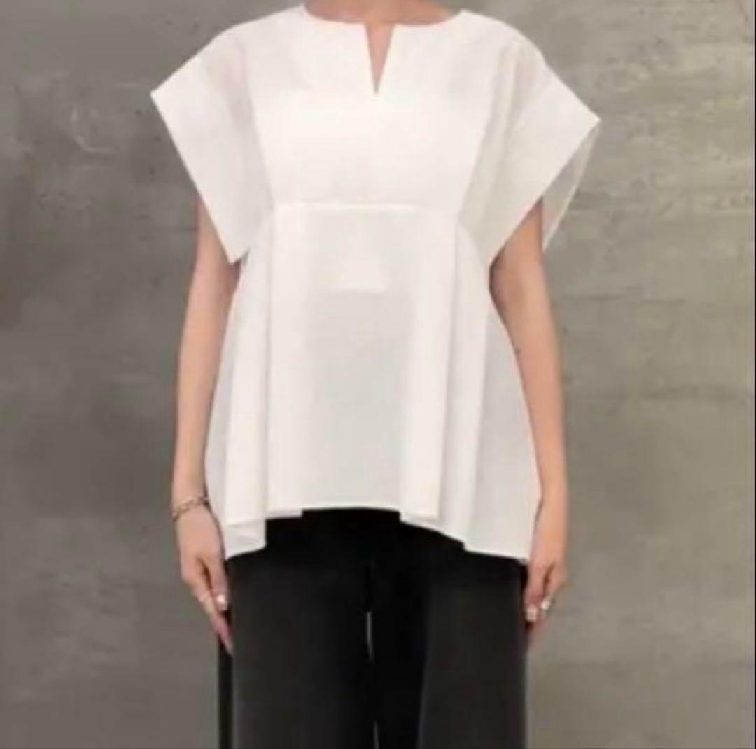 【未使用タグ付き】カラミウエストタックブラウス　ホワイト