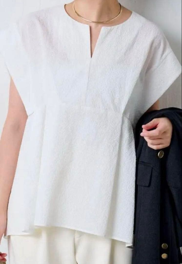 【未使用タグ付き】カラミウエストタックブラウス　ホワイト