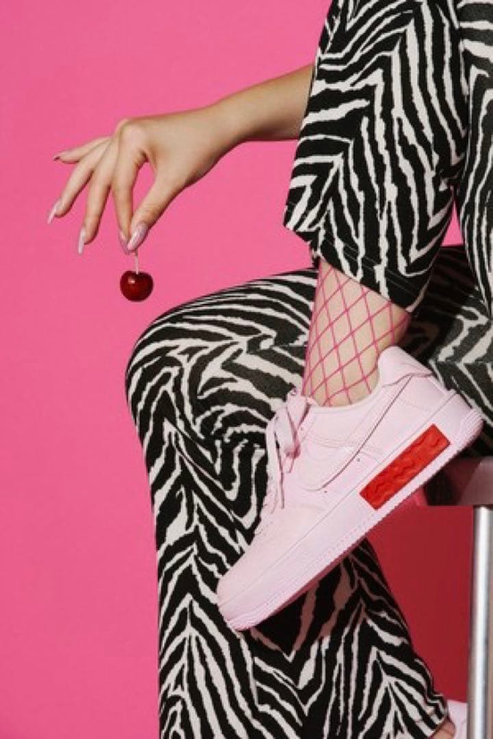 限定品　NIKE WMNS AIR FORCE 1 FONTANKA ちゃんみな