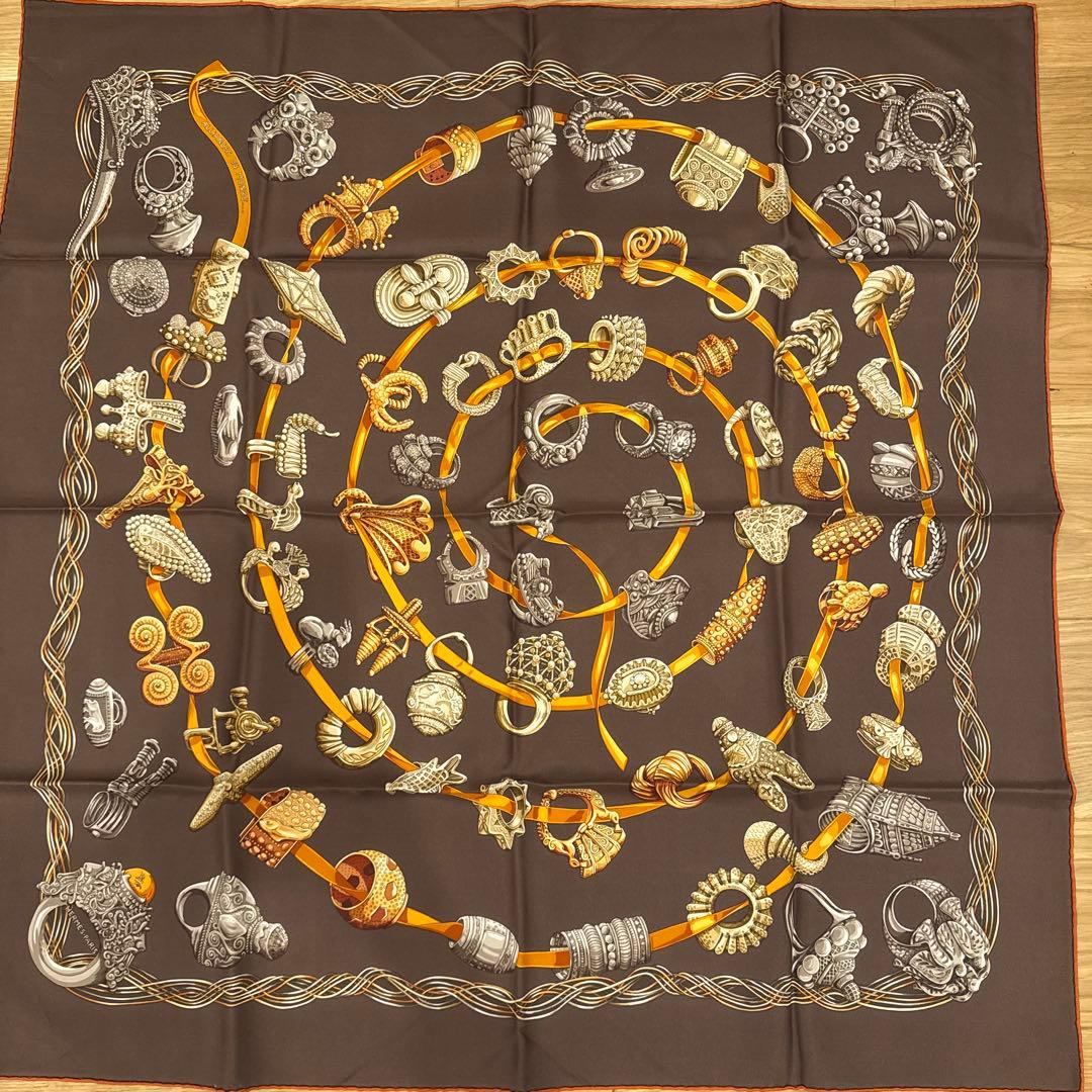 HERMÈS リングモチーフ カレスカーフ