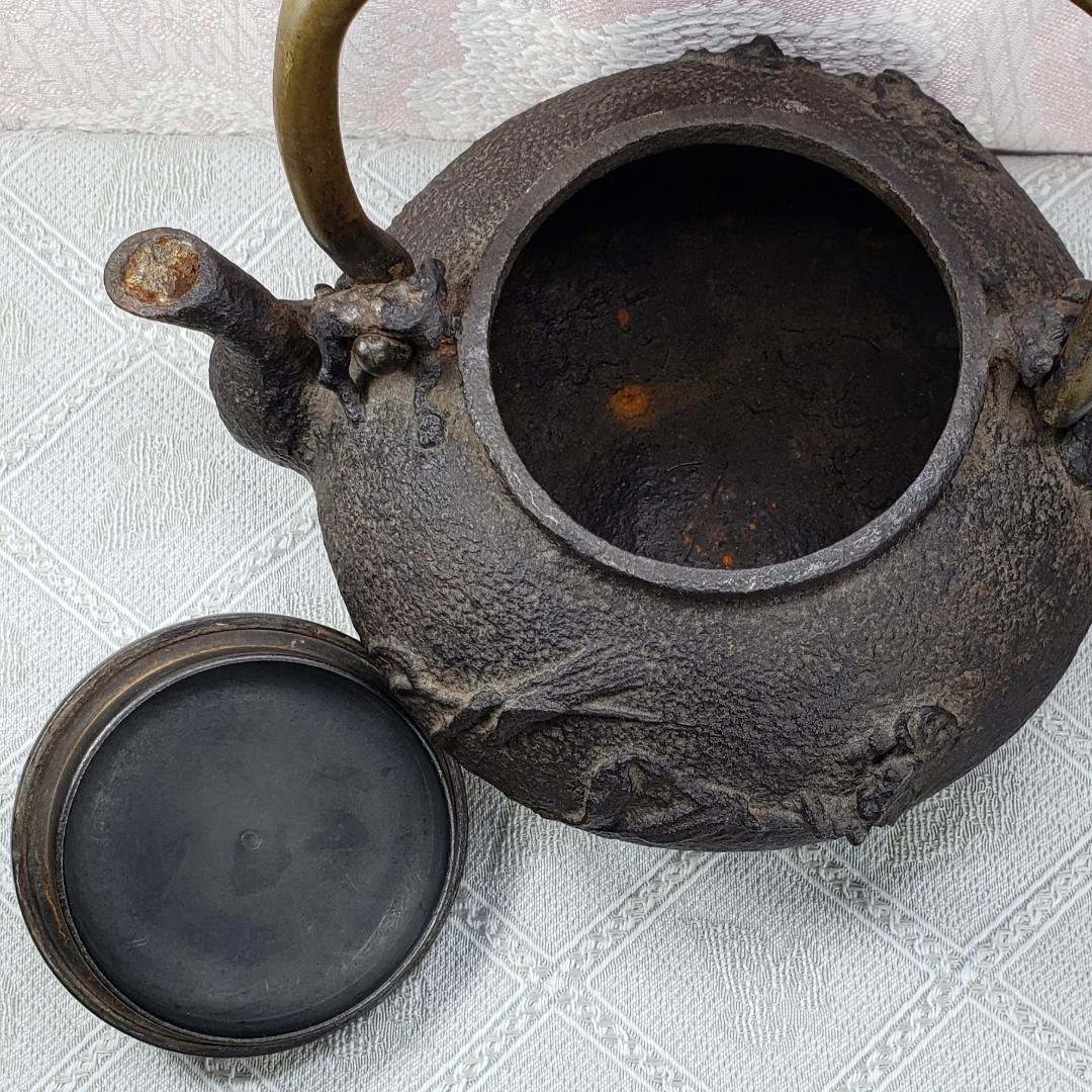 ◆『亀文堂 日本梅泉 岩柳葦蟹図平丸鉄瓶』◆検）龍文堂 金寿堂 安之介 光玉堂