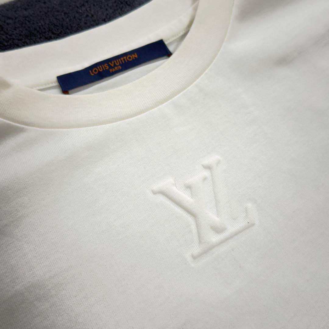 1点限り！新品未使用 ルイヴィトン 23AW エンボス LV ロゴ Tシャツ