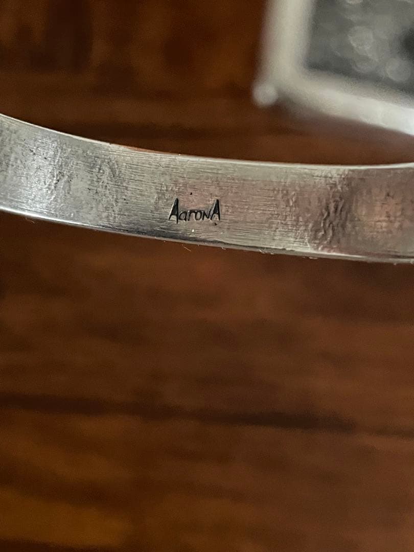 Aaron Anderson アーロンアンダーソン　トゥファ　クロスバングル